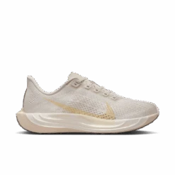 Nike Women’s Pegasus Plus (100 - Lt Orewood Brn/Coconut Milk-Sail)
