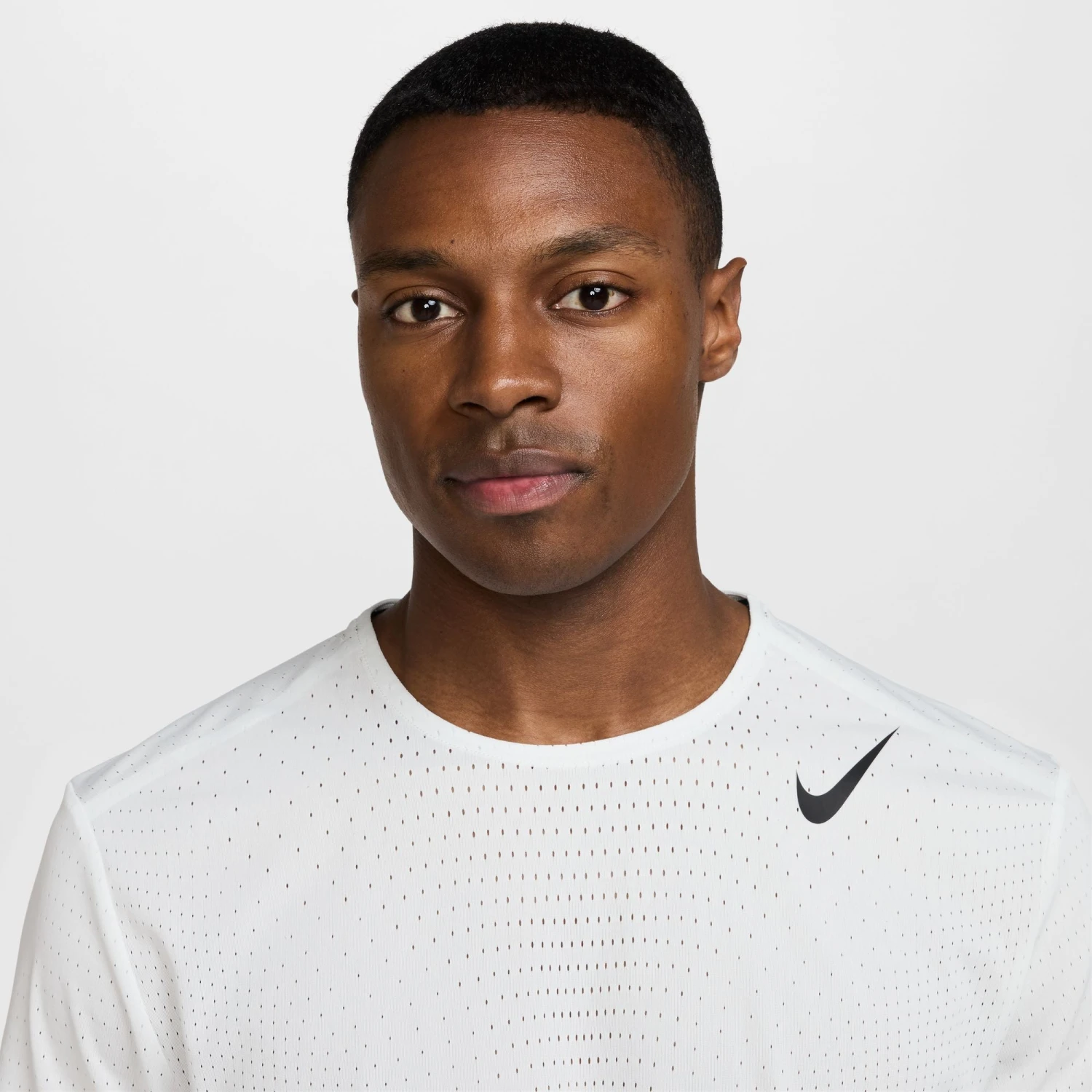 Nike Men's AeroSwift Dri-FIT ADV Short-Sleeve Running Top (121 - Summit White/Black) 6 Nike Men's AeroSwift Dri-FIT ADV Short-Sleeve Running Top (121 - Summit White/Black) - Image 4