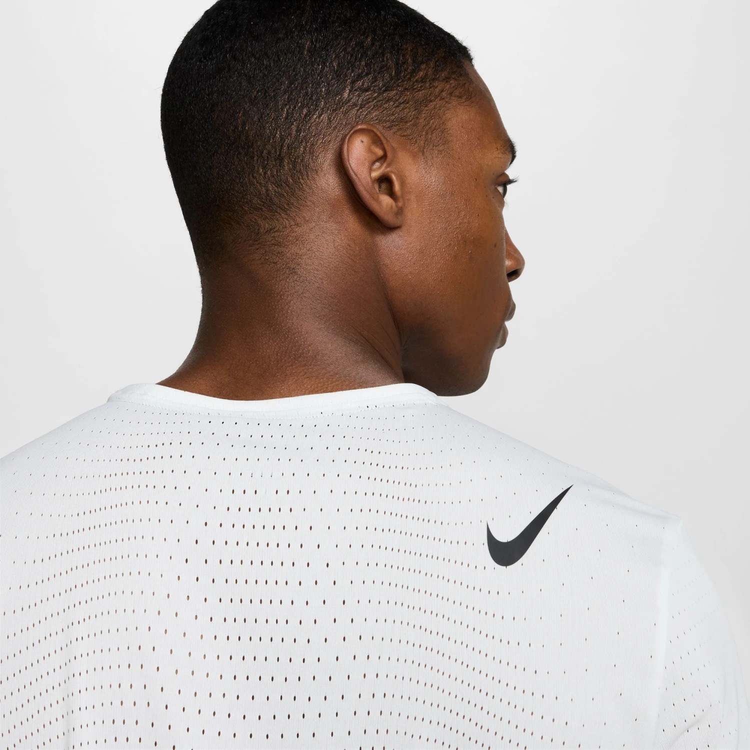 Nike Men's AeroSwift Dri-FIT ADV Short-Sleeve Running Top (121 - Summit White/Black) 7 Nike Men's AeroSwift Dri-FIT ADV Short-Sleeve Running Top (121 - Summit White/Black) - Image 5