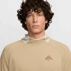 Nike Men's Trail Dri-FIT UV Hooded Running Top (297 - Parachute Beige/Desert Khaki/Cinnamon) 7 Nike Men's Trail Dri-FIT UV Hooded Running Top (297 - Parachute Beige/Desert Khaki/Cinnamon) -FastStride Gear AURORA HJ4172 297 PHSYM001 2000