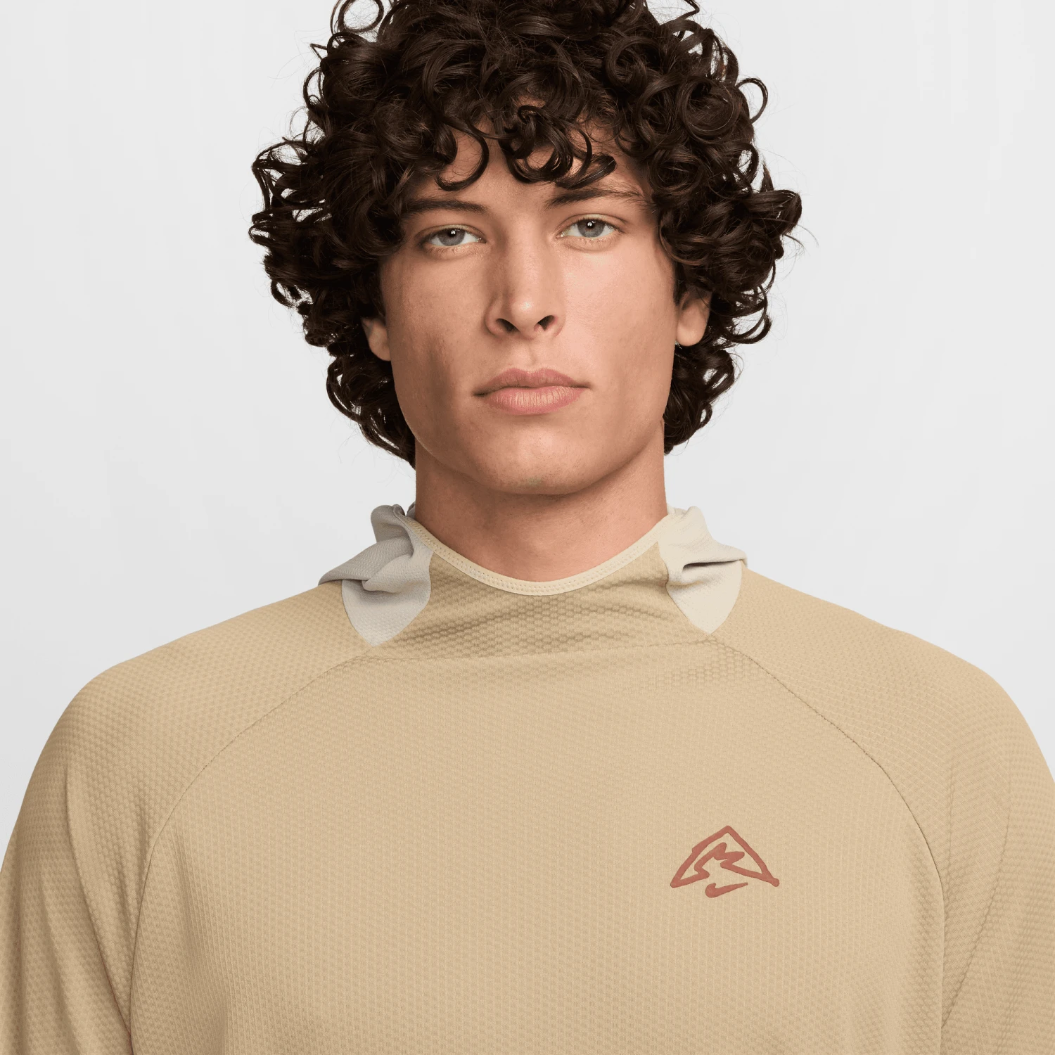 Nike Men's Trail Dri-FIT UV Hooded Running Top (297 - Parachute Beige/Desert Khaki/Cinnamon) 5 Nike Men's Trail Dri-FIT UV Hooded Running Top (297 - Parachute Beige/Desert Khaki/Cinnamon) - Image 3