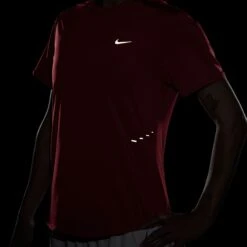 Nike Women's Swift Dri-FIT Short-Sleeve Running Top (696 - LT Crimson/Reflective Silver) -FastStride Gear AURORA HM9698 696 PHSYM200 2000