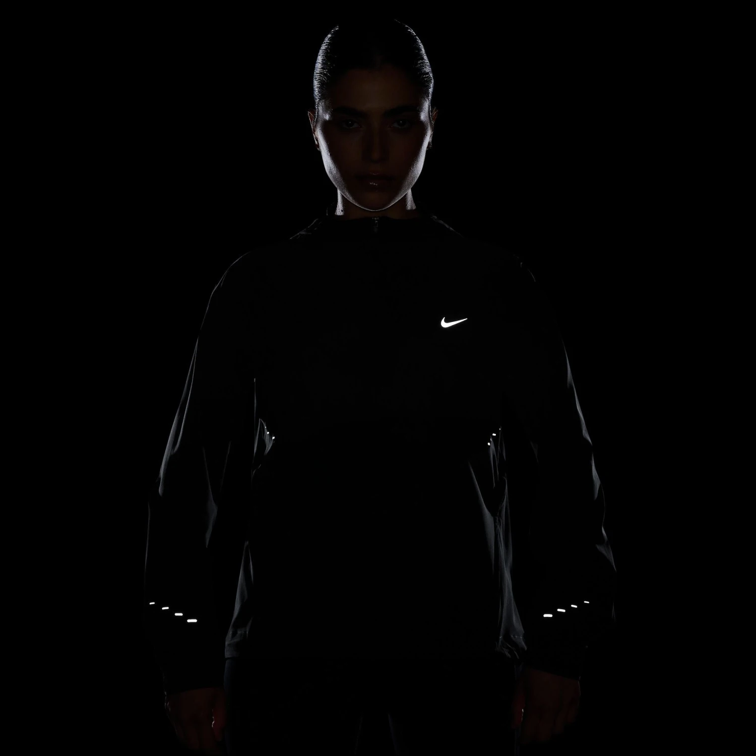 Nike Women's Swift Repel Packable Running Jacket (010 - Black/Reflective Silver) 8 Nike Women's Swift Repel Packable Running Jacket (010 - Black/Reflective Silver) - Image 6