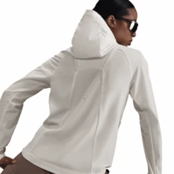 Nike Women's Swift Women's Repel Packable Running Jacket (133 - Sail/Reflective Silver) -FastStride Gear AURORA HQ0650 133 PHSYM002 2000