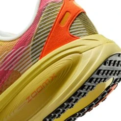 Nike Men's Vomero 18 SE (Multi-Color/Clear-Vivid Sulphur) -FastStride Gear AURORA IH3576 999 PHSYD002 2000