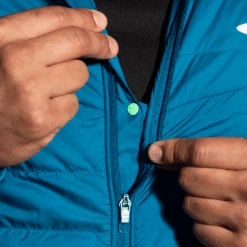 BROOKS Men's Shield Hybrid Jacket 2.0 (474 - Dark Ocean) -FastStride Gear IMG 4187